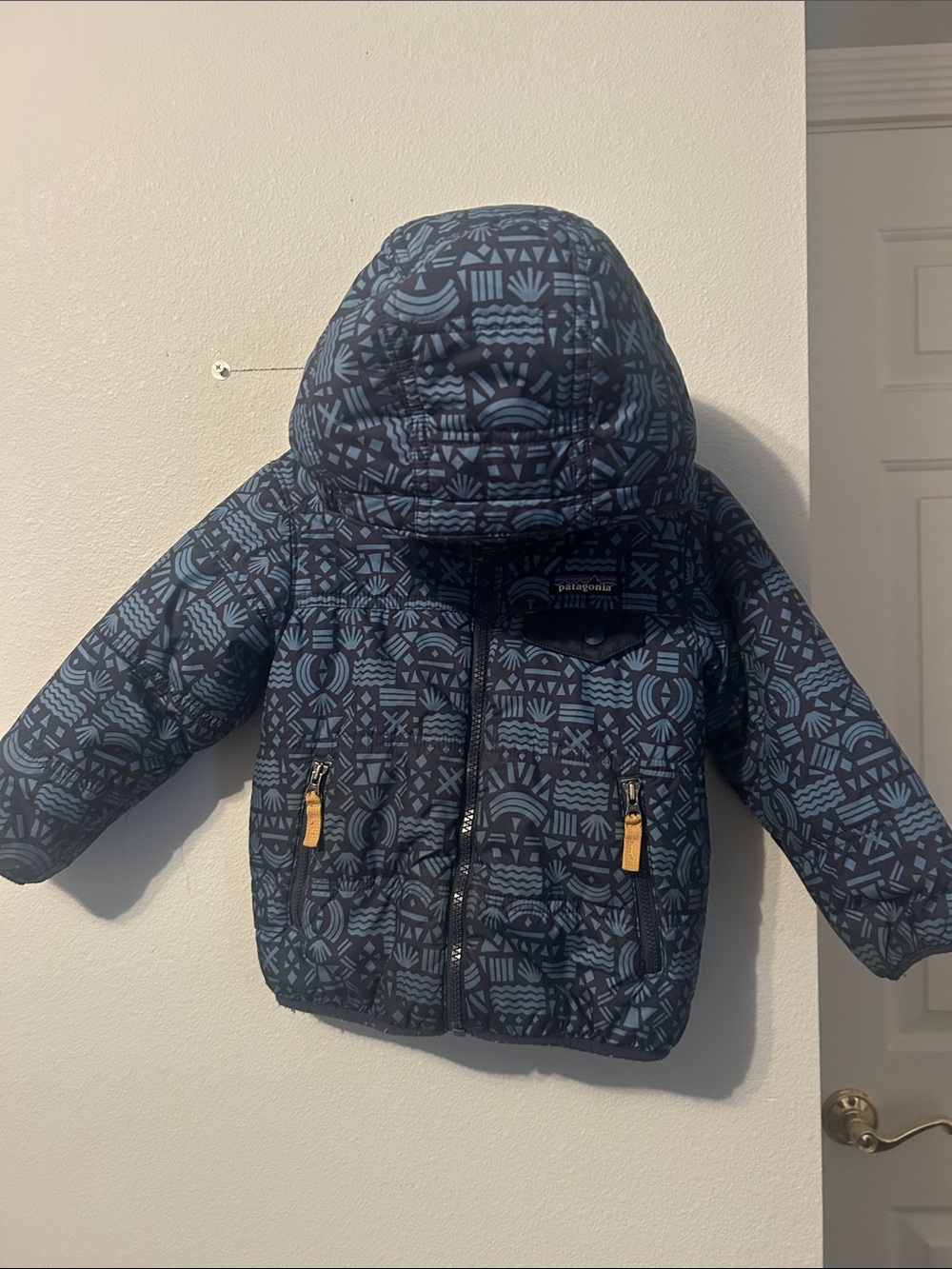 Patagonia Navy and Light Blue Kids Patterned Puffer Coat reversible